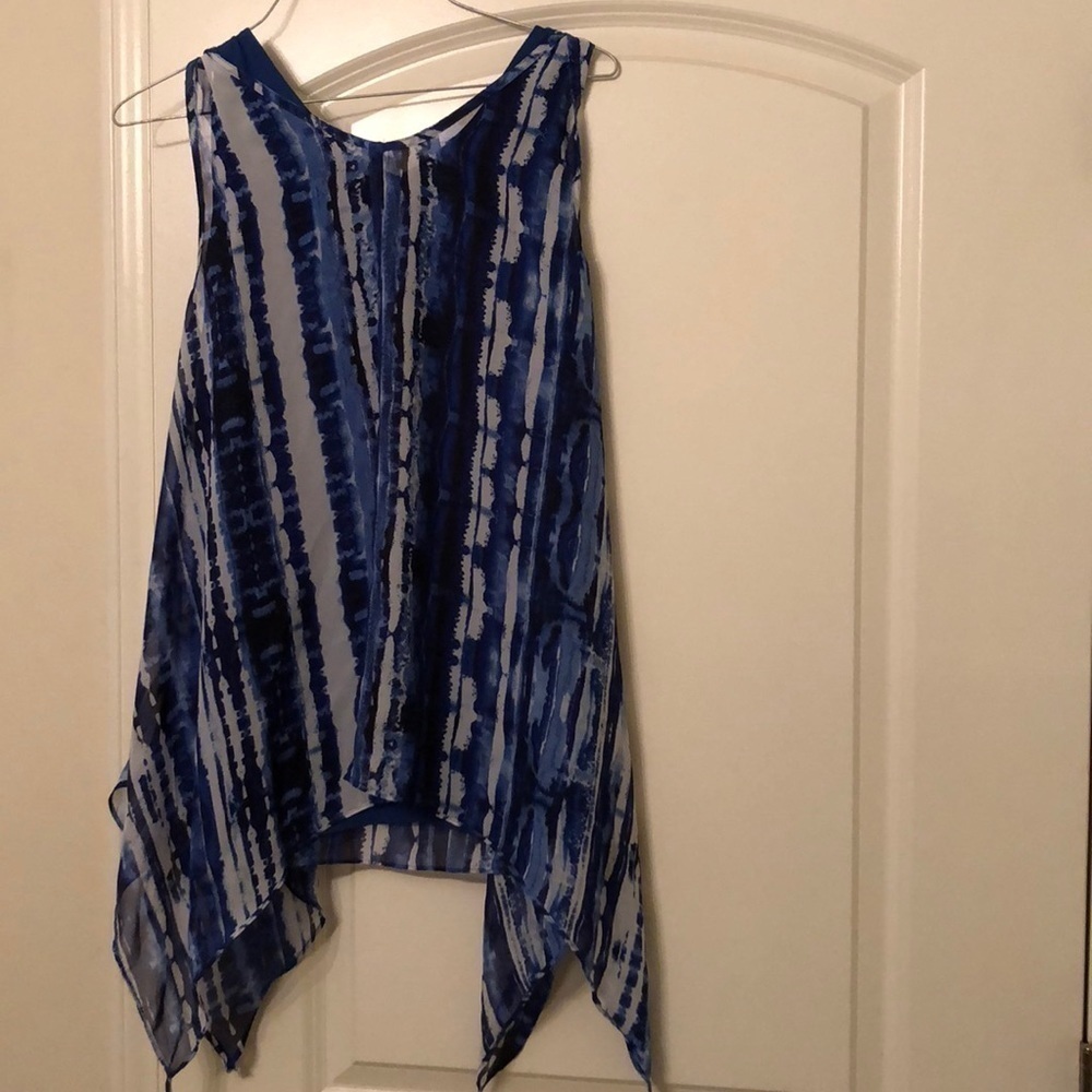 𝅺WOMEN’S shirt size small